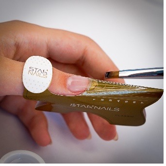 Nanášanie stavebného UV gélu a modelovanie