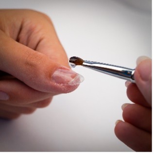 Nanášanie stavebného UV gélu a modelovanie tvaru