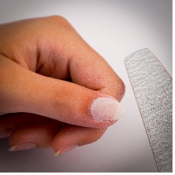 Odstránenie výpotku a pilovanie nechta