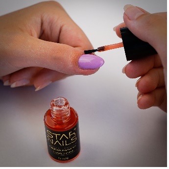 Finálna starostlivosť o nechty olejčekom