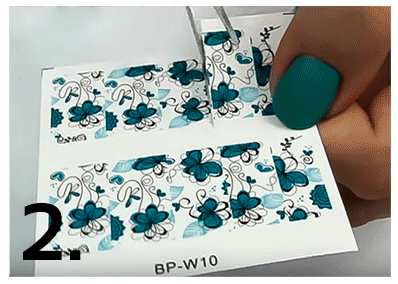 Odstrihnutie správnej veľkosti vodolepky