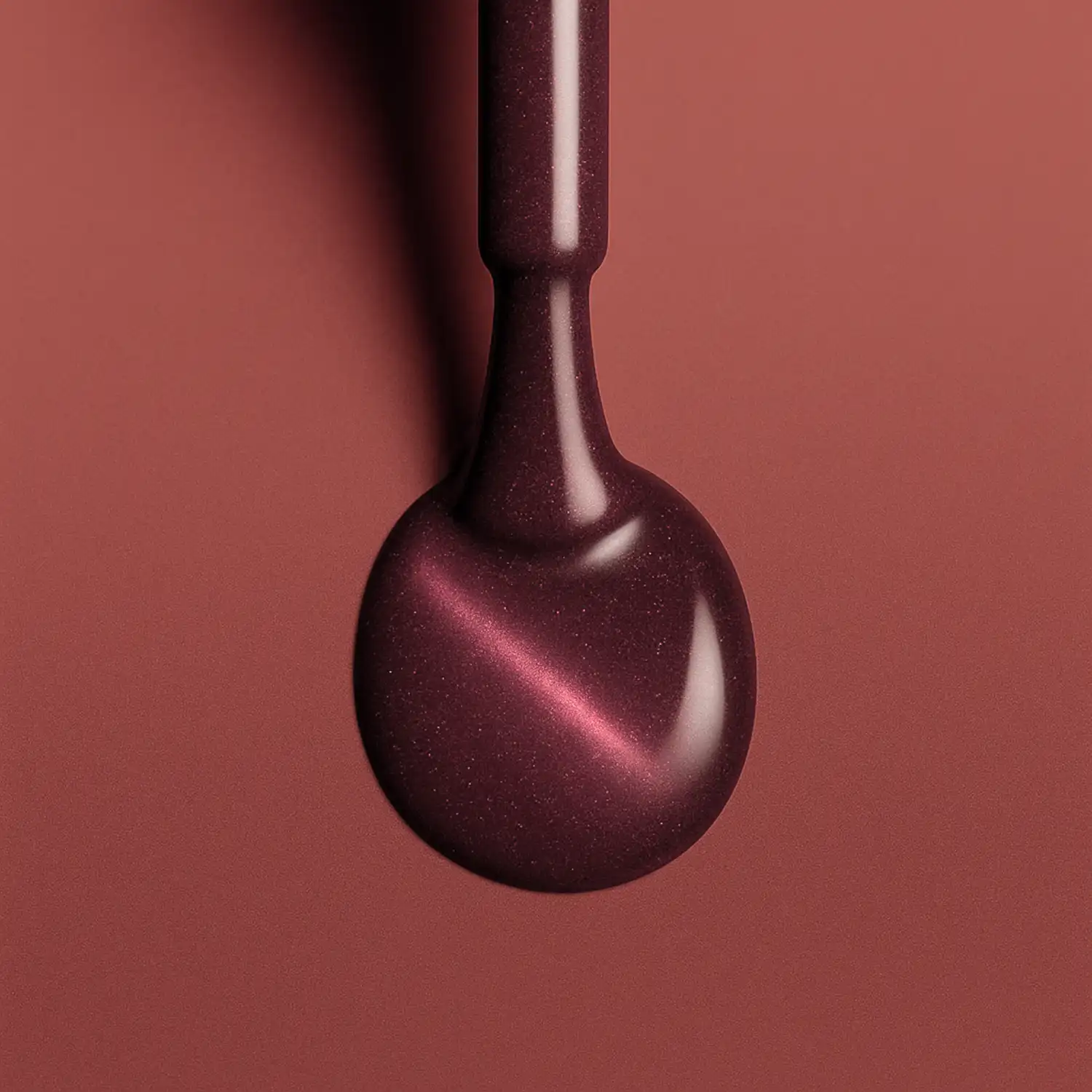 Gél lak Cat Eye Scarlet Glow 014 – fľaštička a štetček