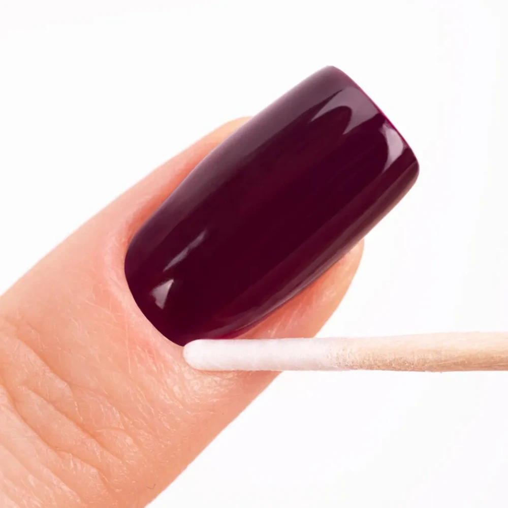 Kozmetické vatové tyčinky na korekcie – použitie pri manikúre