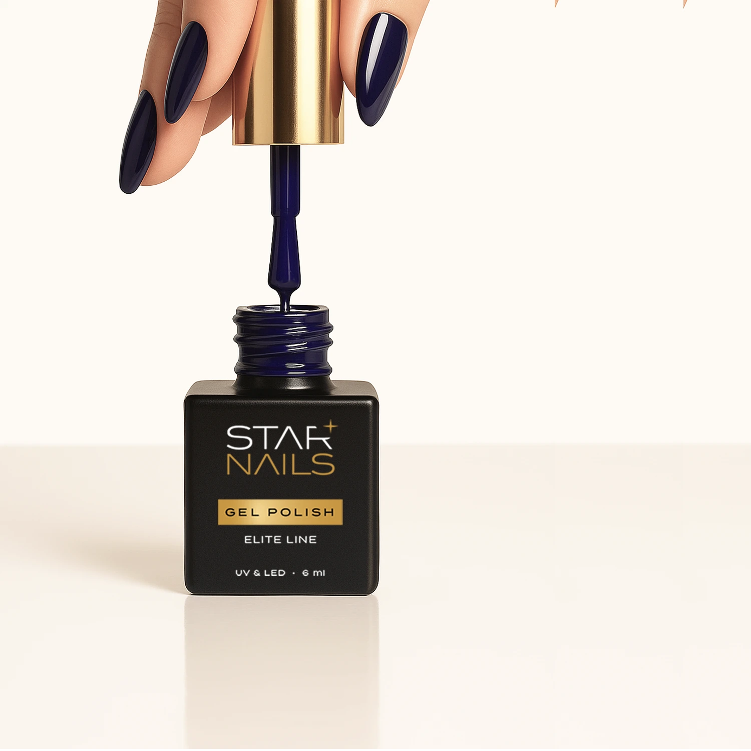 UV/LED Gel Polish Elite Line Indigo Blue &ndash; aplik&aacute;cia tmavomodr&eacute;ho g&eacute;l laku