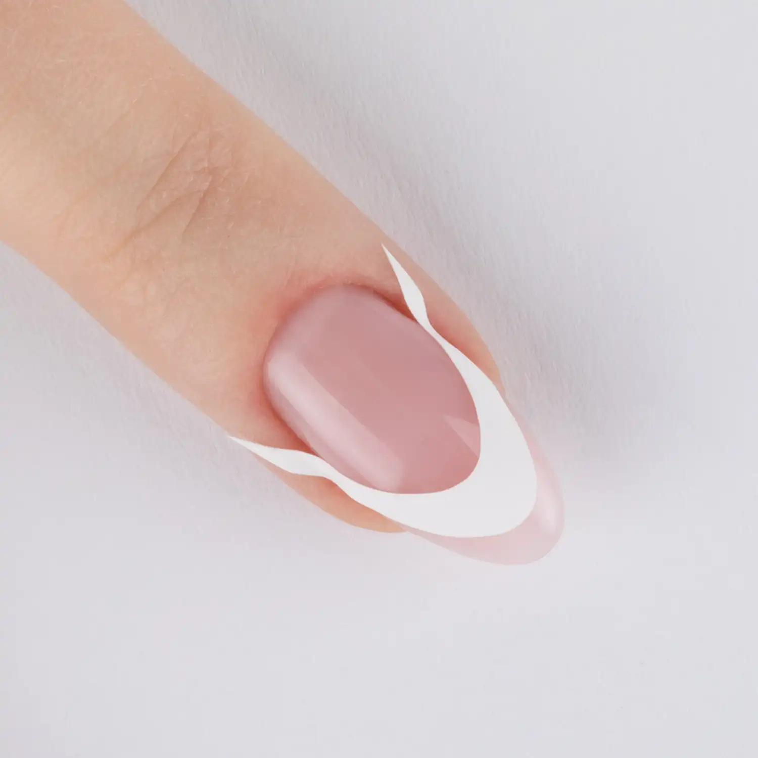 Ako použiť samolepiace &scaron;abl&oacute;ny na franc&uacute;zsku manik&uacute;ru Oval 03 &ndash; n&aacute;vod