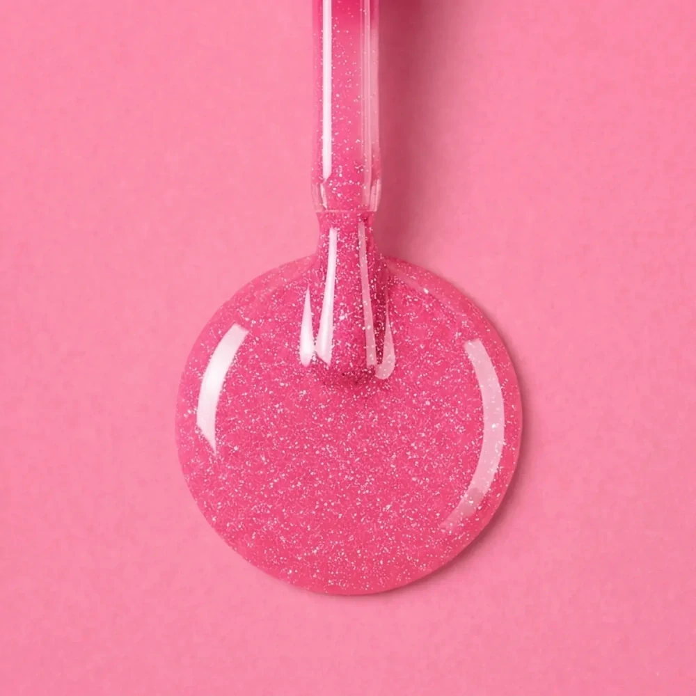 G&eacute;l lak Flashing Lights 024 Flirty &ndash; ne&oacute;novo žuvačkovo ružov&yacute; odtieň s trblietav&yacute;m efektom